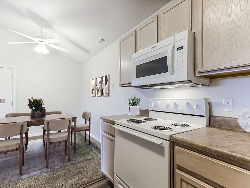 One Bedroom - 1 Bed / 1 Bath - 886 Sq.Ft.