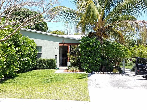 Quaint home with LARGE yard