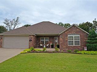 825 Lynn Dr, Pea Ridge, AR 72751