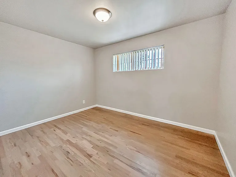 Sloan's Lake: 2-Bedroom Unit With High-End Finishes — Photo 14