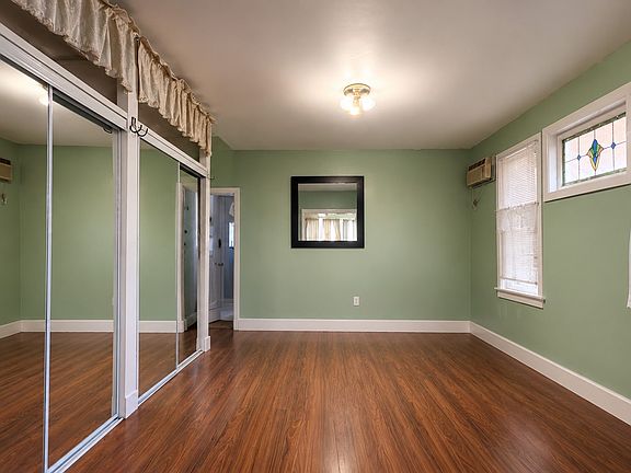 4th image of 318 Beach 92nd St #1