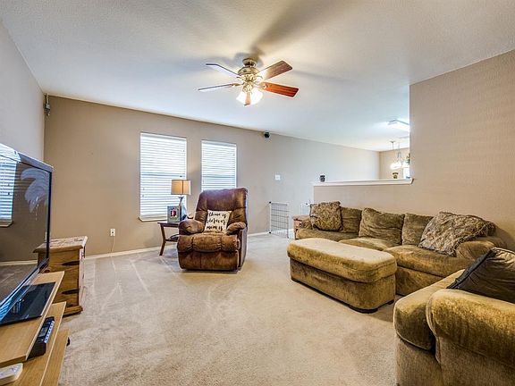 3rd image of 1529 Breeze Ln