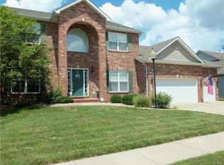 169 Somerset Dr, Glen Carbon, IL 62034