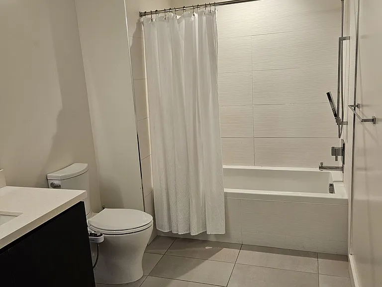 Primary Bath w/Grohe shower fixtures