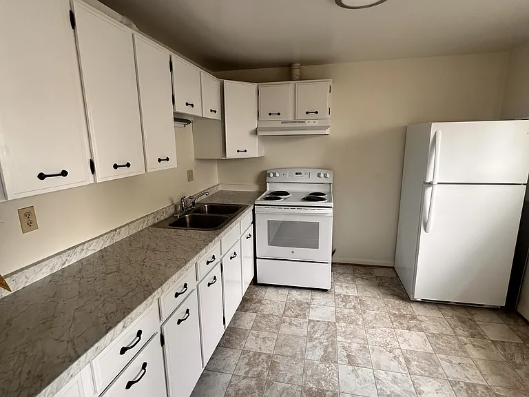 114 E 8th St #5 — Photo 5