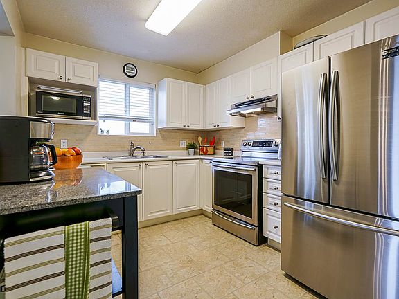 3rd image of 13955 Laurel Dr #209