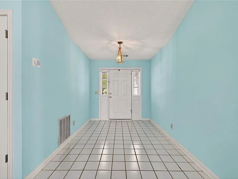 4502 Legend Hollow Ln — Photo 17