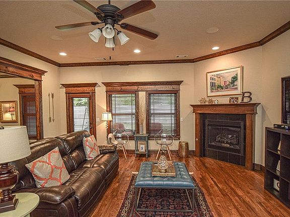 5th image of 1803 NE Steinbeck Dr