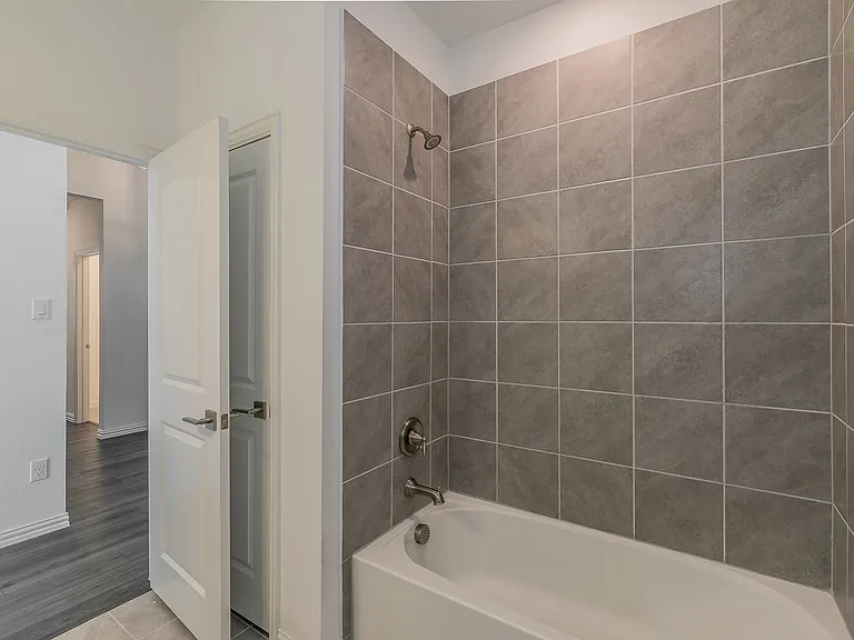 1504 Escondido Dr — Photo 14