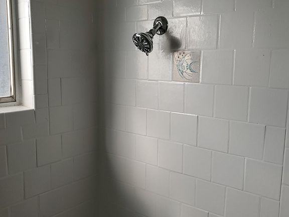 2nd image of 636 E Italia St #5