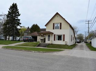 112 S 6th St, Gladstone, MI 49837