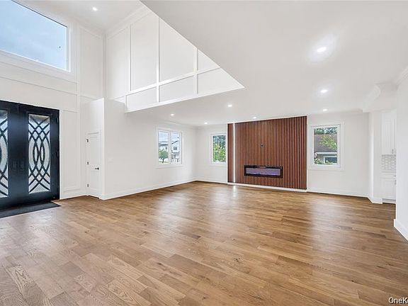 4th image of 2571 Alder Avenue