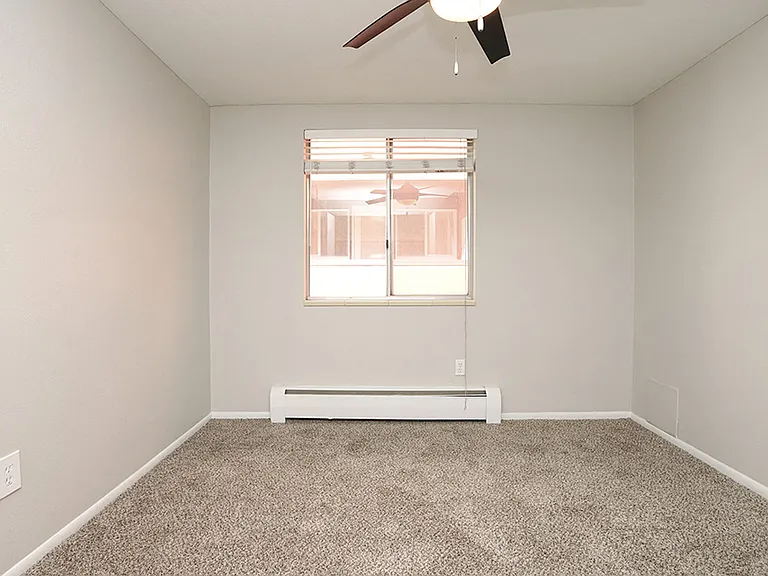 Topaz Apartments — Photo 39