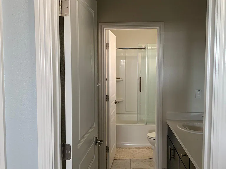 Admiral Cir — Photo 6