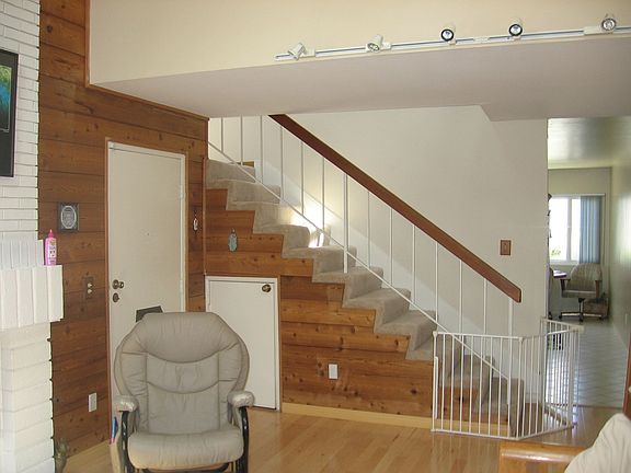 Hardwood Floors & Open Ceilings