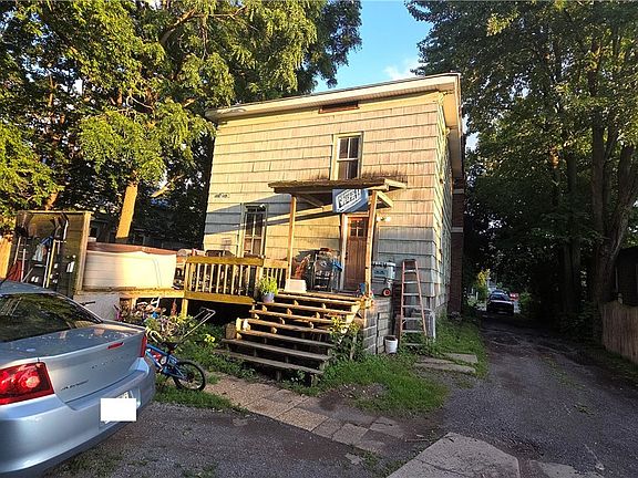 4th image of 133 Winslow St