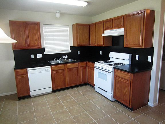 LARGE KITCHEN!