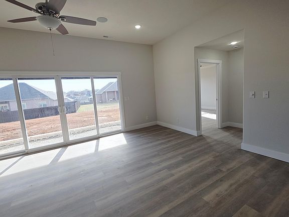 2nd image of 838 & 840 E Crystal Avenue