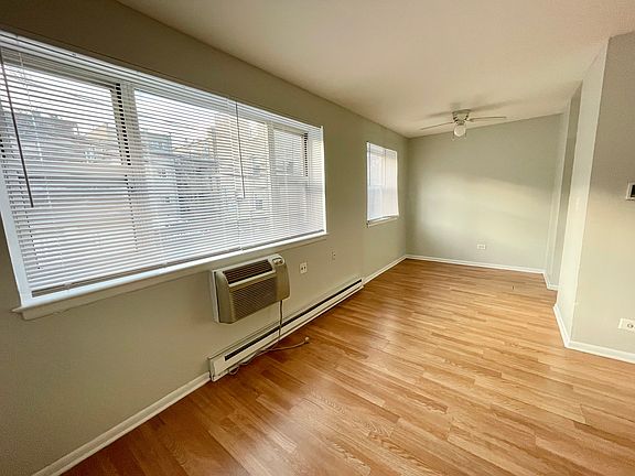 2nd image of 5920 N Kenmore Ave APT 209