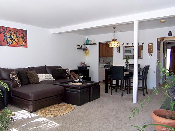 4th image of 51 Rocky Point Yaphank Rd #5