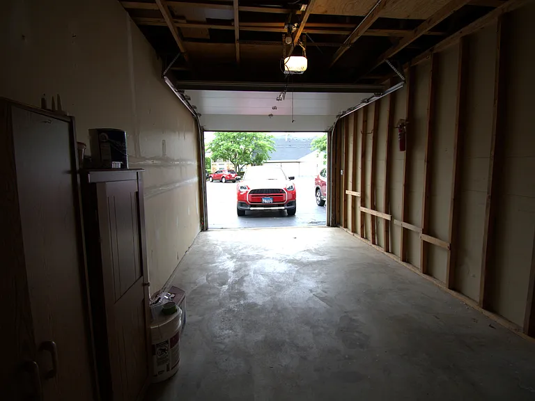 607 Eastview Ct #Z2 — Photo 3