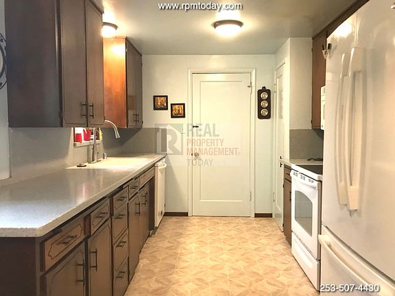 3rd image of 3137 Vista Pl W