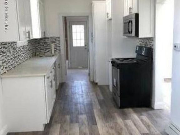 4th image of 124 Buel Ave