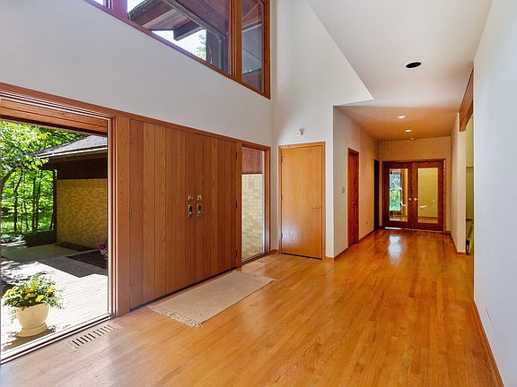 Grand 2 Story Entry
