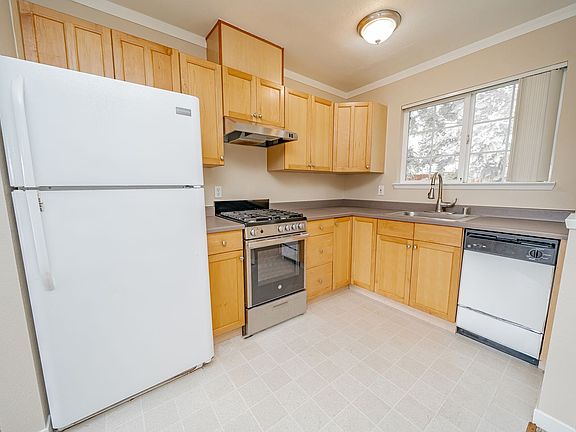 3rd image of 106 E K St #114