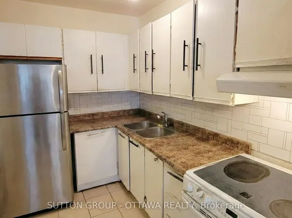 2000 Jasmine Cres #516, Ottawa, ON K1J 8K4