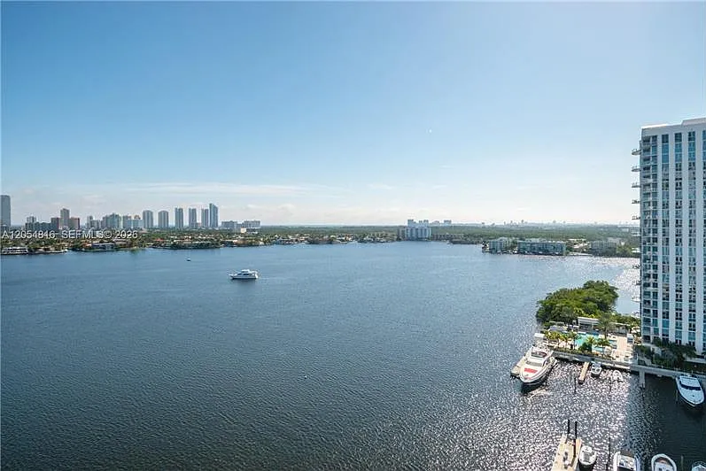 3 bed, 3.5 bath, $9,000 — Photo 4