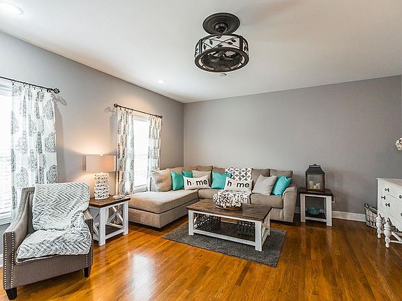 3rd image of 284 Percheron Dr