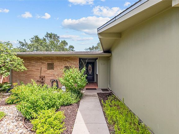 3rd image of 221 Ocean View Pl