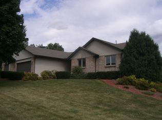 9437 Rambouillet Rdg, Roscoe, IL 61073