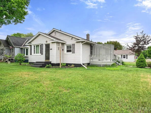 2117 Deer Lake Ave, Ishpeming, MI 49849