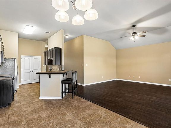 3rd image of 42318 Broadwalk Ave
