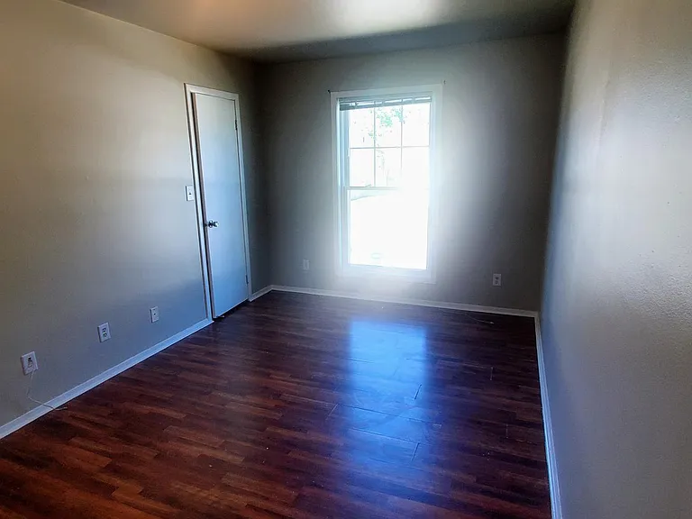 2011 Yorktowne Dr #2011 — Photo 16