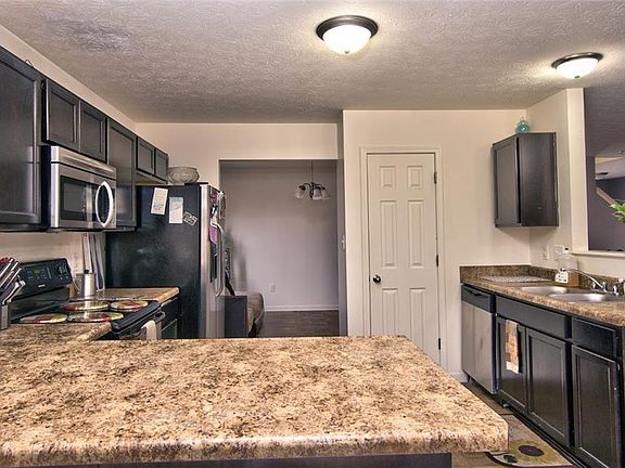 5th image of 3719 Newcastle Ct