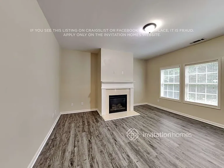 2450 Freemont St — Photo 6