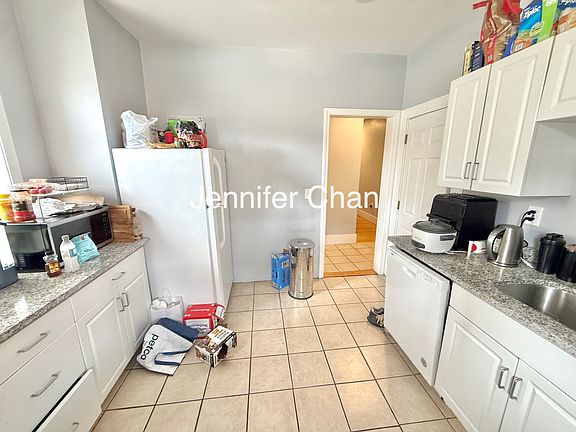 3rd image of 8 Royce Rd APT 1
