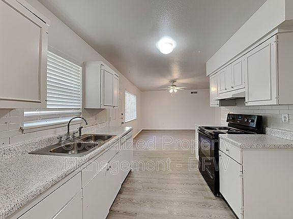 5th image of 3946 Cambridge Dr