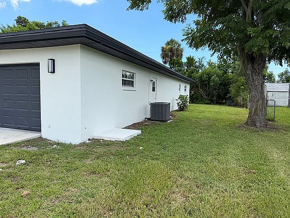 3rd image of 22159 Oneida Ave