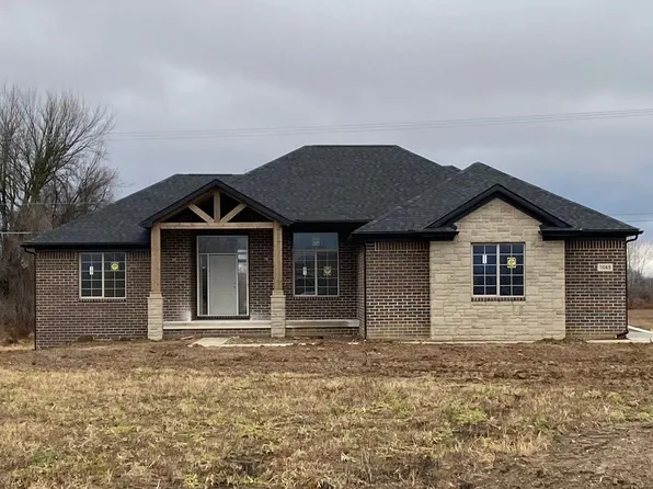 7065 Dryden Rd, Almont, MI 48003
