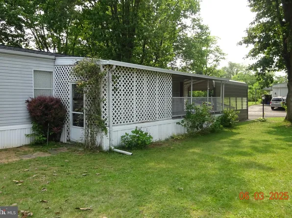 86 N Hollar Dr, Shippensburg, PA 17257