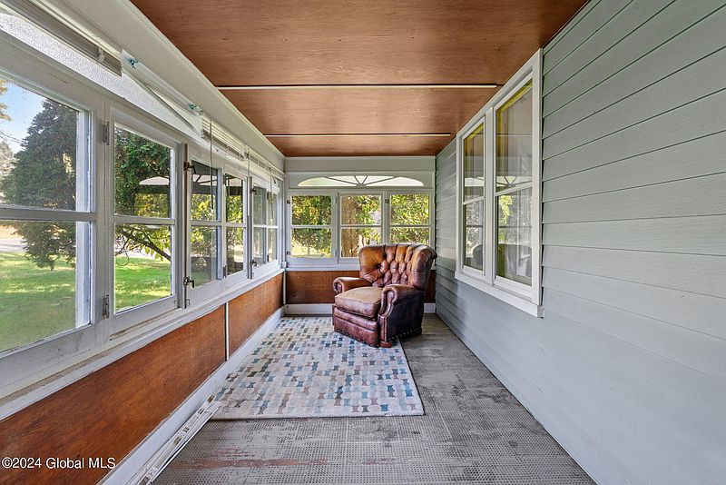4th image of 954 Hoosick Road