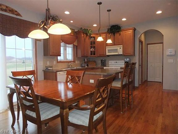3rd image of 137 Canterbury Ct