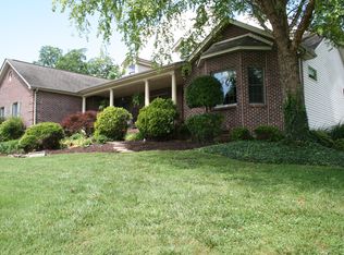 1326 Hickory Ln, Dandridge, TN 37725