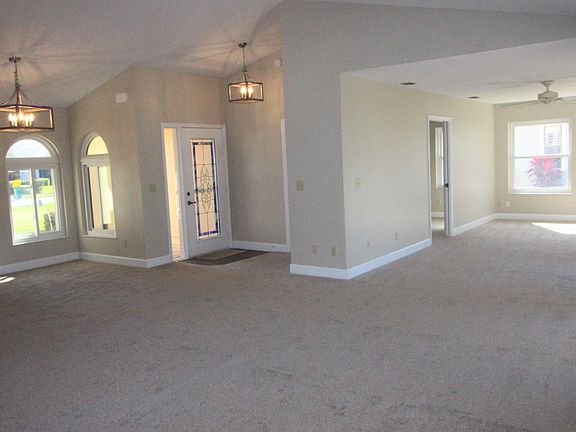 3rd image of 1416 Yorktown Ct