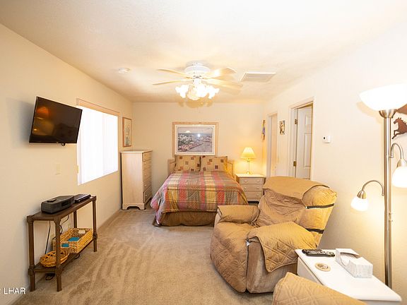 4th image of Mesquite Ave #15