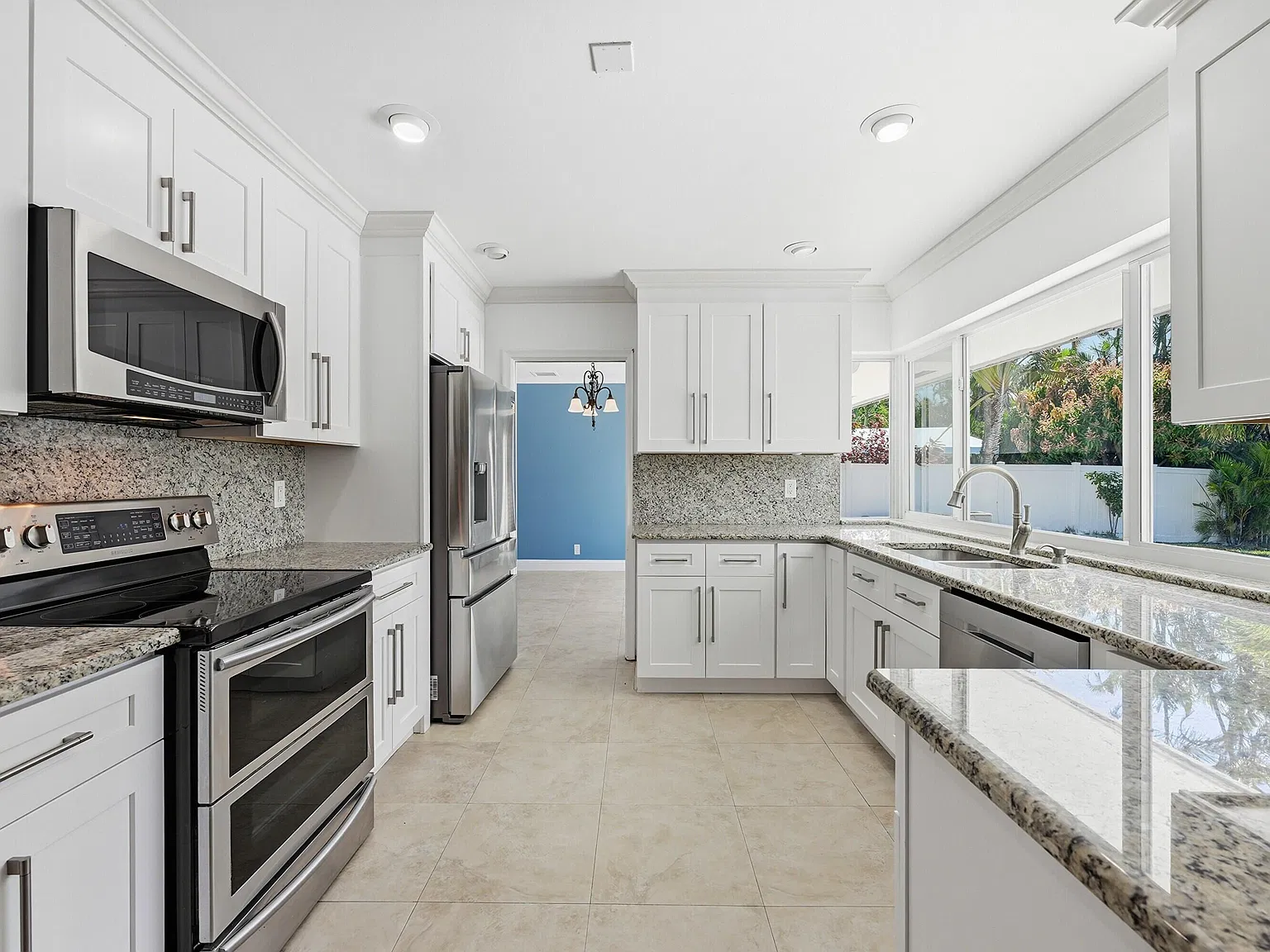 3 bed, 3.0 bath, 2047 sqft, $9,000 — Photo 3